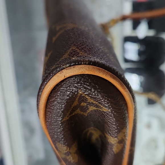 Louis Vuitton Eva Monogram Clutch - Picture 10 of 12